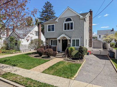 141 Collins Avenue, Williston Park, NY, 11596