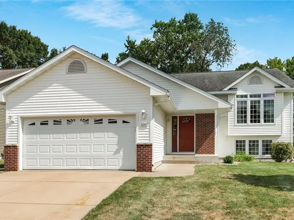 3203 Summerfield Drive, Eau Claire, WI 54701