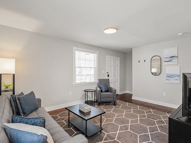 6525 W Grace St — Photo 39