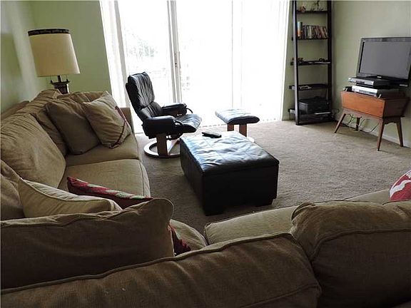 4th image of 608 NE 2nd St APT 340