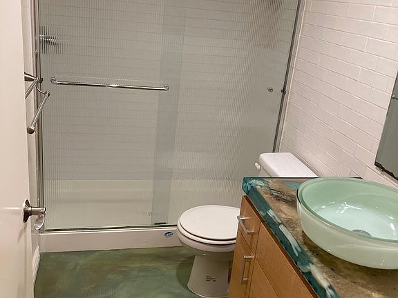 5th image of 11911 Dorothy St #106