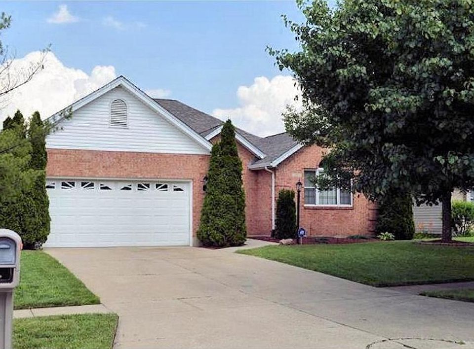 1st image of 32 Thornhill Dr