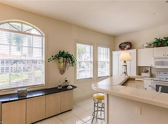 5th image of 300 L Ambiance Cir #202