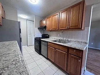 68 Shrewsbury Green Dr #J — Photo 2