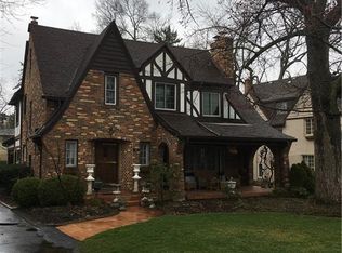 11 Monteray Rd, Oakwood, OH 45419