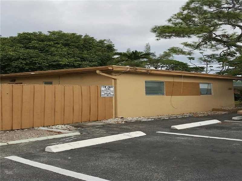 1st image of 1027 NE 38th St