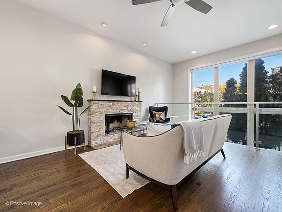 2nd image of 1434 N Wood St #1N