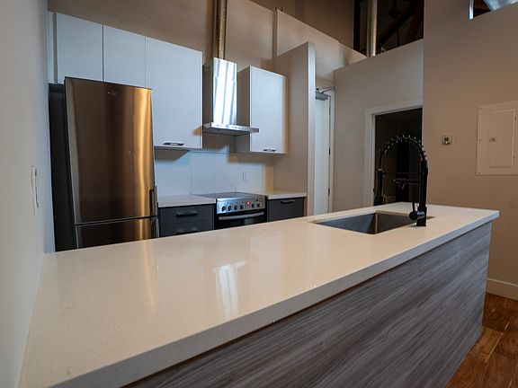 2nd image of 402-85 King St E #402