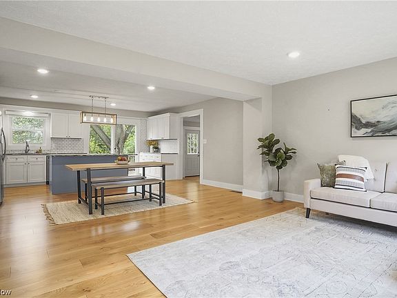 4th image of 115 Atterbury Blvd