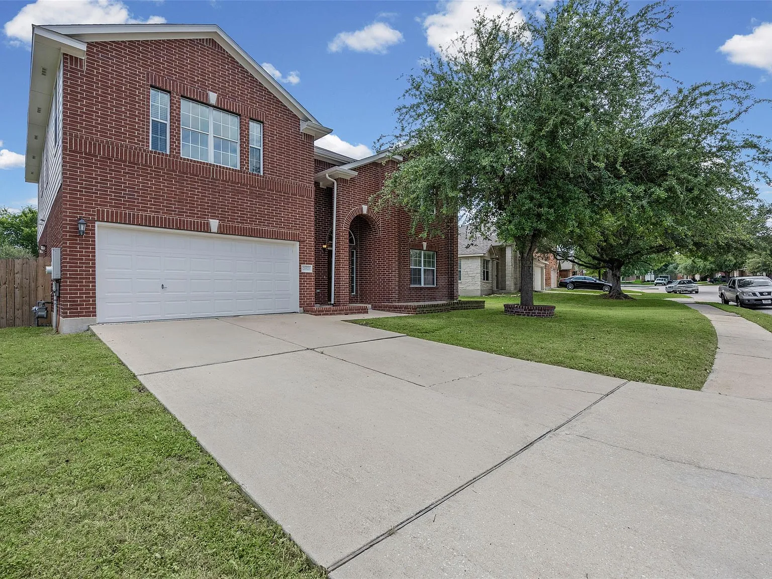 5 bed, 2.5 bath, 2926 sqft, $2,695 — Photo 2