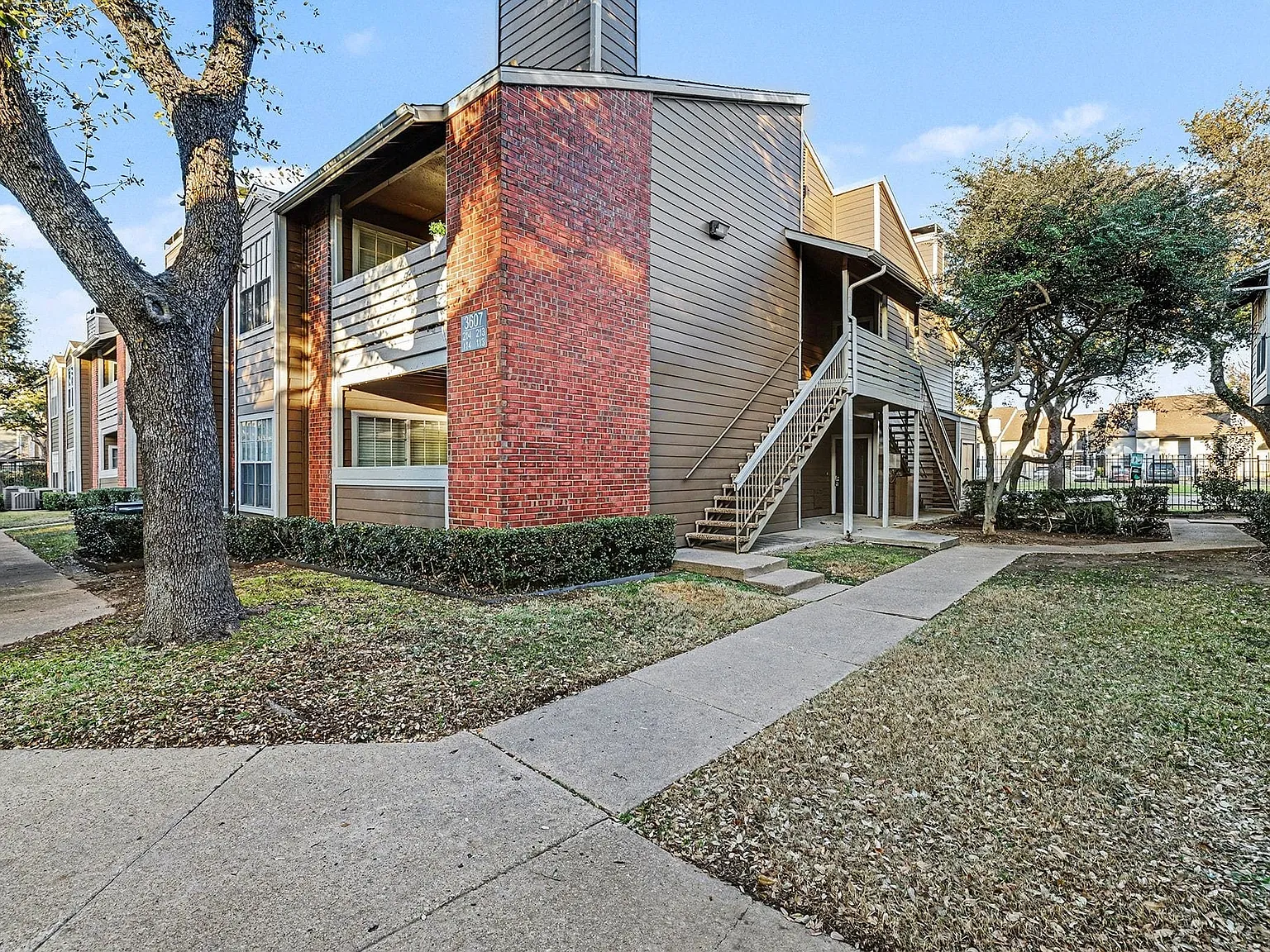 1 bed, 1.0 bath, 666 sqft, $1,100 — Photo 2