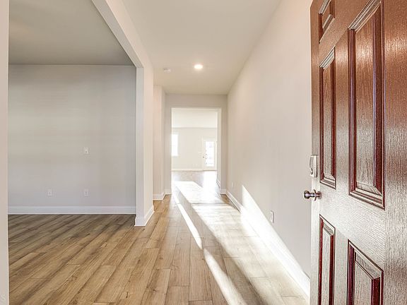 5th image of 360 Caledonia Ct