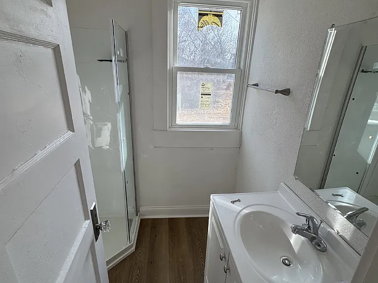258 S Poplar St — Photo 5
