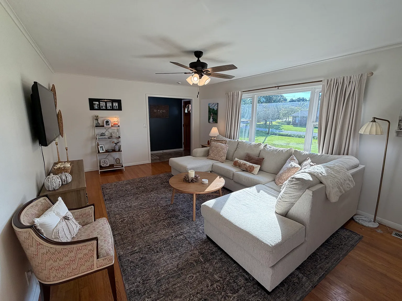 3 bed, 1500 sqft, $2,200 — Photo 2