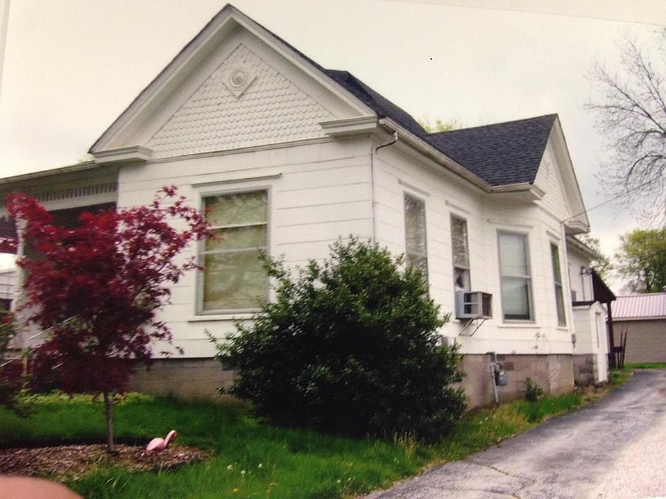 2nd image of 305 W Washington St