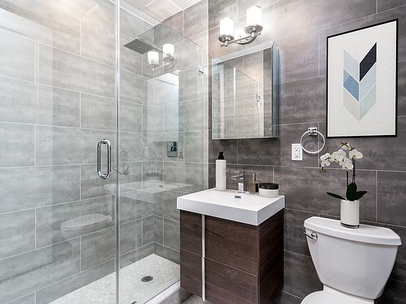 5th image of 921 Washington Ave #515