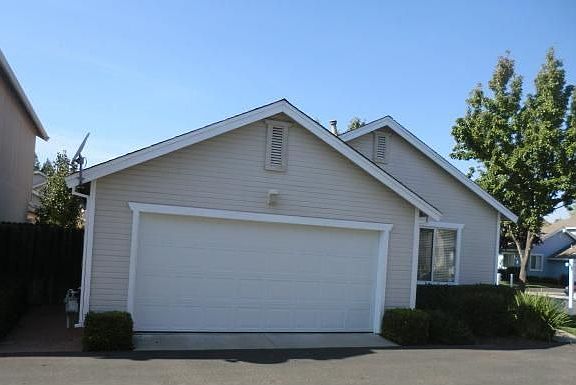 3rd image of 6328 Laguna Mirage Ln