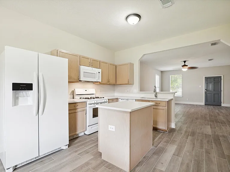 22035 Holly Branch Dr — Photo 3