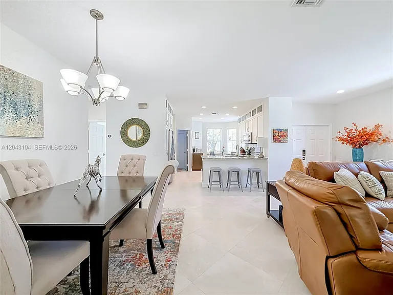 1556 Winterberry Ln — Photo 7