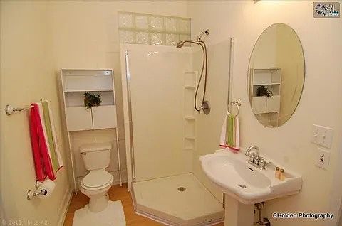 4th image of 835 Ohio St