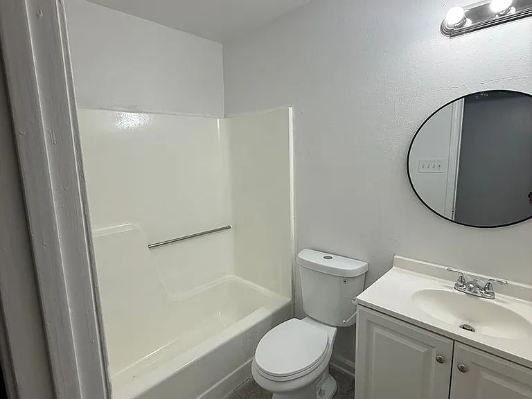 2041-2043 Helm Dr — Photo 7