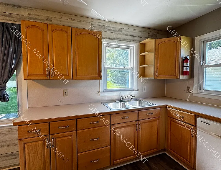 2462 Miami Beach Dr — Photo 12