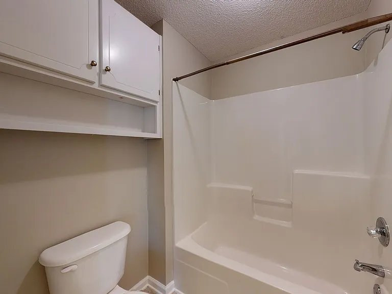 130 Woodmere Dr — Photo 5