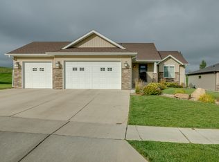 5212 Boulder Ridge Rd, Bismarck, ND 58503