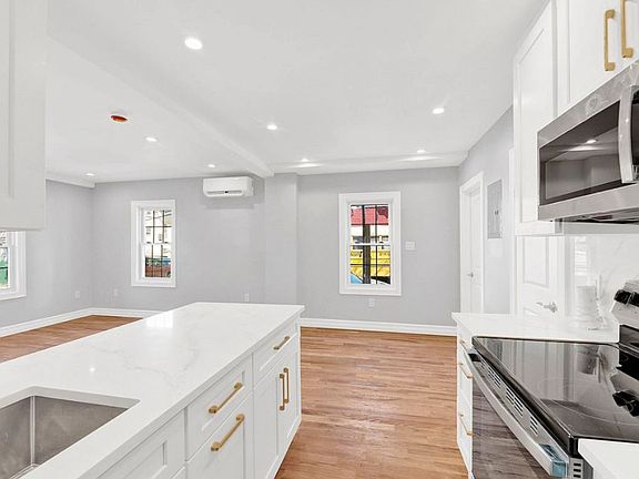 4th image of 3780 Willett Ave #2