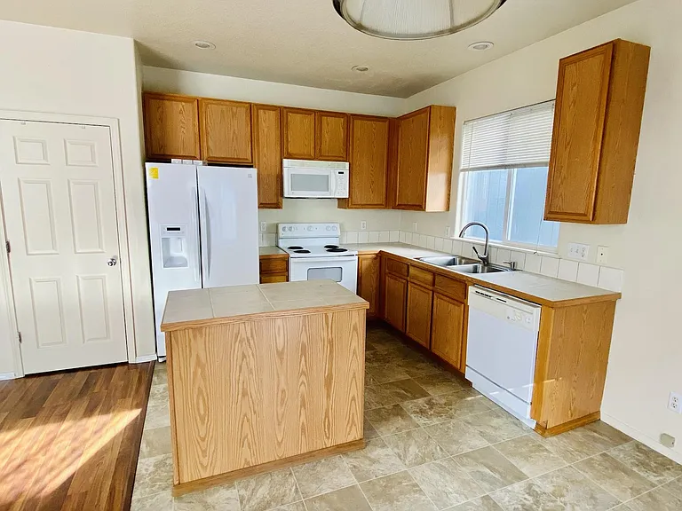 4256 SE Russell St — Photo 5