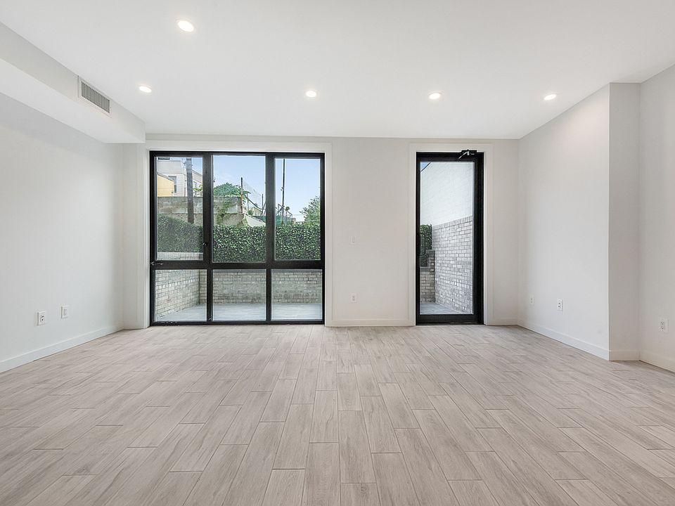1st image of 14-11 31st Ave #1R