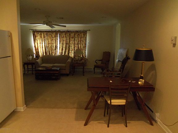 5th image of 224 Buckingham Court #B