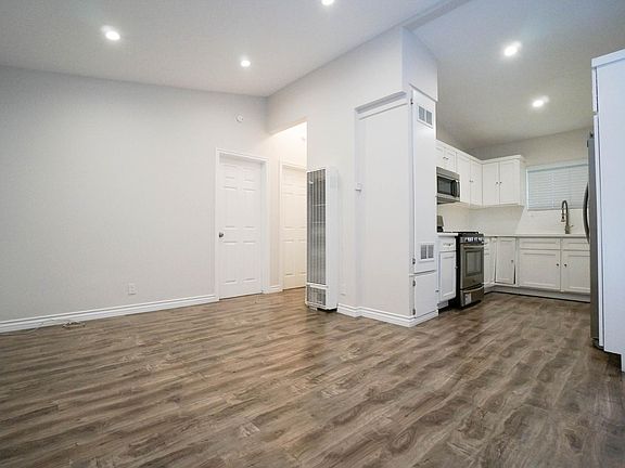 2nd image of 3408 Bellevue Ave APT 4