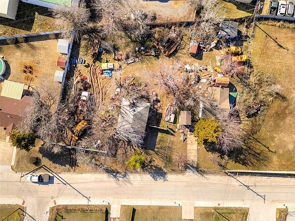 5th image of 2837 Hillcrest Ave