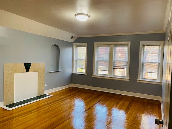 2nd image of 5912 N Maplewood Ave APT 2