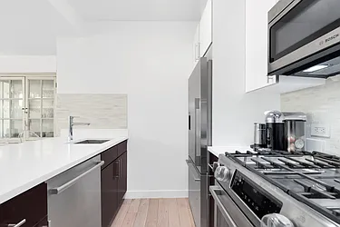 Rented by R New York