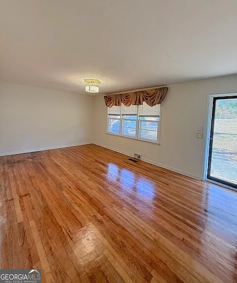 4 bed, 2.0 bath, 2168 sqft, $1,825 — Photo 3