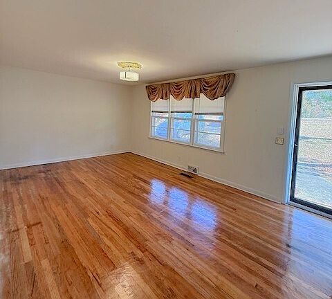 3rd image of 100 W Greenwood Dr