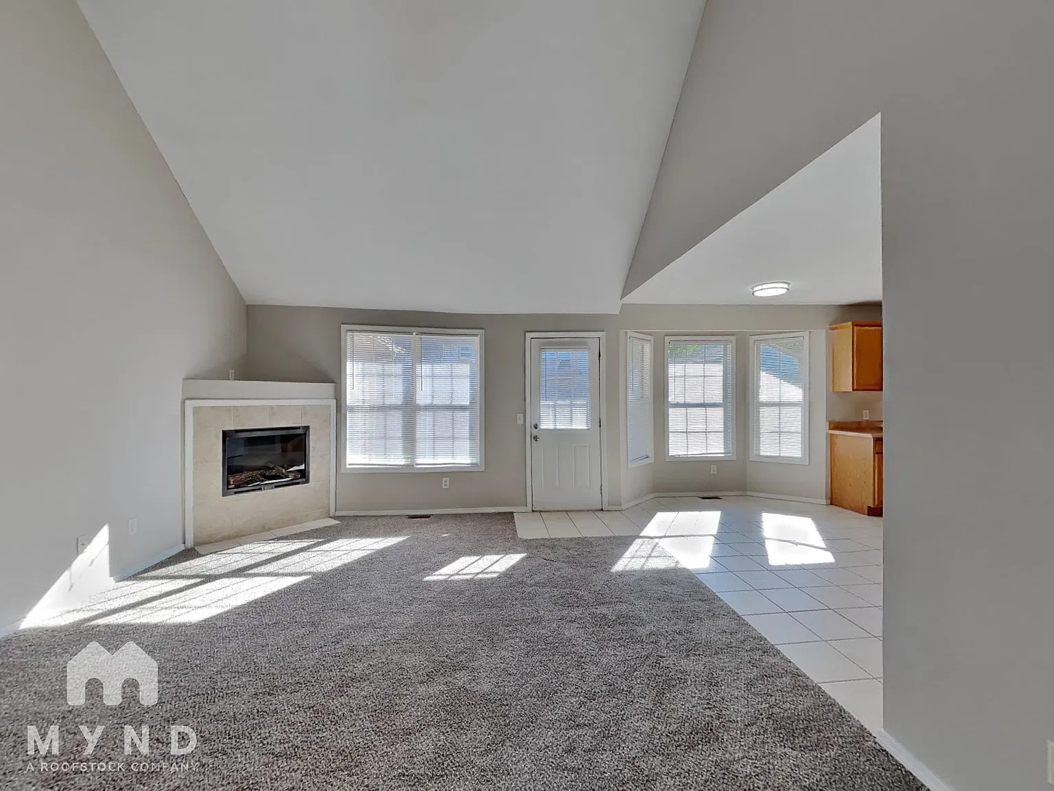 3 bed, 2.0 bath, 1745 sqft, $1,799 — Photo 2