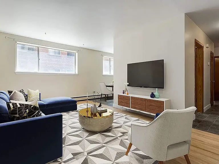 2240 Robinson St — Photo 14