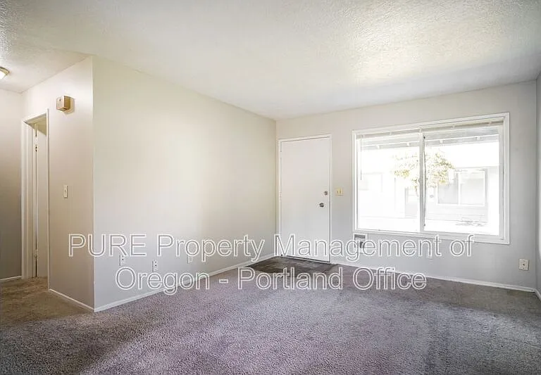 1049 SE Walnut St #11 — Photo 15