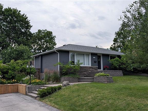 2nd image of 31 Algonquin Ave