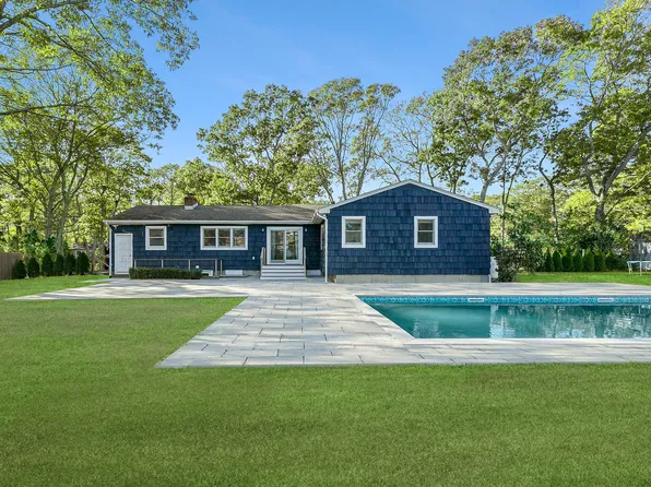 43 Homewood Dr, Hampton Bays, NY 11946
