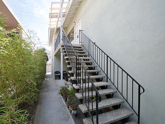 4th image of 1214 Agate St APT C