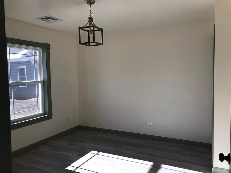 40 Albert Ave — Photo 10