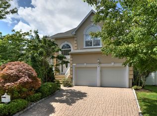 1 Treeview Cir, Scotch Plains, NJ 07076