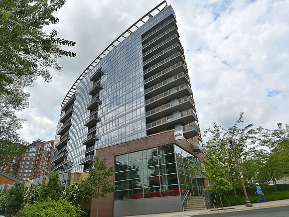 2nd image of 2001 15th St N APT 1413