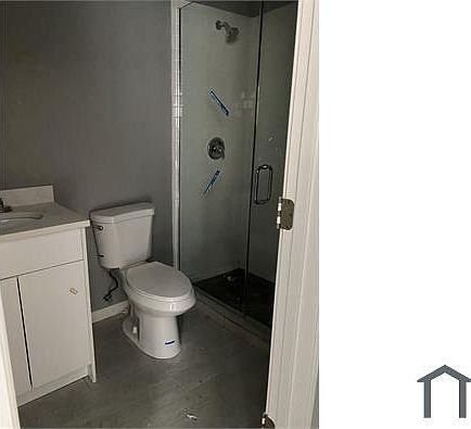 4th image of 4830 S Drexel Blvd #203