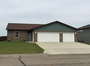 116 Clarke Rd, Bismarck, ND 58504