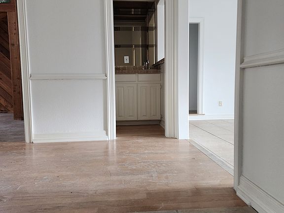 Wet bar area